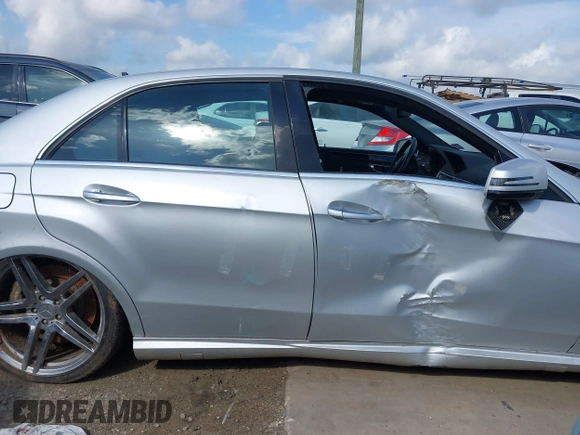 2011 Mercedes-Benz E 63 AMG с VIN WDDHF7HB8BA356599, выставлен на аукционе IAAI как лот 42674553 с пробегом 73 500 миль миль и . История ставок и продаж доступна на DreamBid. Изображение 12.