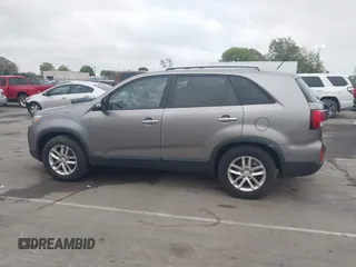 2015 Kia Sorento LX with VIN 5XYKTCA69FG572045, listed as a IAAI auction lot 41960132 with 152,400 mi miles. Bid and sale history available at carsss.com. Image 14.