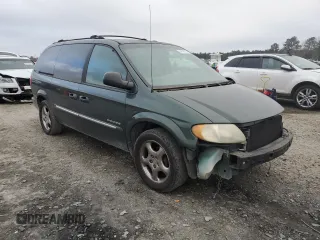 2001 Dodge Caravan ES with VIN 2B8GP54L01R117432, listed as a Copart auction lot 84896924 with 207,991 mi miles and Salvage Title. Bid and sale history available at carsss.com. Image 4.