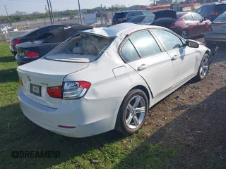 2013 BMW 3 Series 328i xDrive z VIN WBA3B5G5XDNS00928, wystawiony jako IAAI lot #41995015 z przebiegiem 89 076 mil mil oraz . Historia ofert i sprzedaży dostępna na DreamBid. Obrazek 4.