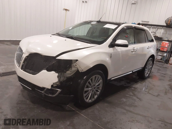 2011 Lincoln MKX with VIN 2LMDJ8JK8BBJ34012, listed as a IAAI auction lot 41524792 with 142,670 mi miles. Bid and sale history available at carsss.com. Image 18.