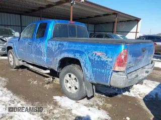 2008 Toyota Tacoma PreRunner with VIN 5TETU62N88Z592529, listed as a IAAI auction lot 41628653 with 225,946 mi miles. Bid and sale history available at carsss.com. Image 3.