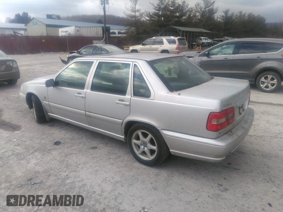 1999 Volvo S70 z VIN YV1LS55A3X1598346, wystawiony jako IAAI lot #35803246 z przebiegiem 215 097 mil mil oraz . Historia ofert i sprzedaży dostępna na DreamBid. Obrazek 3.
