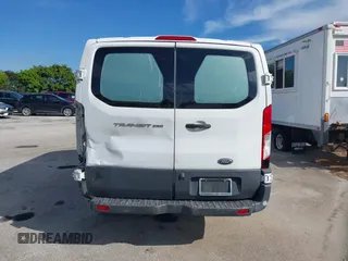 2017 Ford Transit z VIN 1FTYR1ZM6HKA75130, wystawiony jako IAAI lot #42691367 z przebiegiem 112 758 mil mil oraz . Historia ofert i sprzedaży dostępna na DreamBid. Obrazek 16.