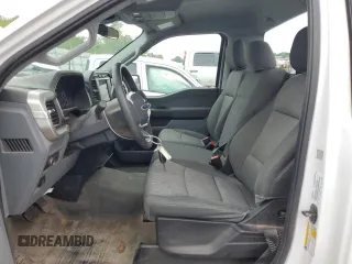 2021 Ford F-150 XL z VIN 1FTMF1C56MKE99832, wystawiony jako Copart lot #58199975 z przebiegiem 86 532 mil mil oraz Szkoda całkowita • Salvage title. Historia ofert i sprzedaży dostępna na DreamBid. Obrazek 7.