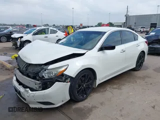 2018 Nissan Altima SR with VIN 1N4AL3AP3JC290863, listed as a IAAI auction lot 41933628 with 121,771 mi miles and . Bid and sale history available at carsss.com. Image 18.