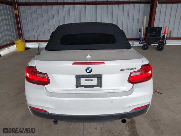 2015 BMW 2 Series M235i with VIN WBA1M1C53FV393300, listed as a IAAI auction lot 41926019 with 180,949 mi miles. Bid and sale history available at carsss.com. Image 17.