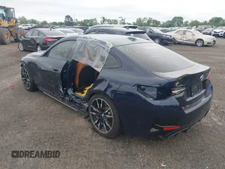 2024 BMW i4 M50 z VIN WBY33AW09RFS45891, wystawiony jako IAAI lot #41912747 z przebiegiem 313 988 mil mil oraz . Historia ofert i sprzedaży dostępna na DreamBid. Obrazek 3.