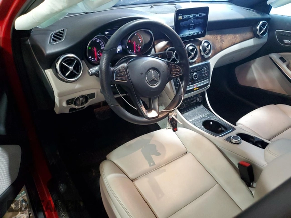 2020 Mercedes-Benz GLA 250 z VIN W1NTG4GBXLU030037, wystawiony jako Copart lot #50697205 z przebiegiem 68 463 mil mil oraz Szkoda całkowita • Salvage title. Historia ofert i sprzedaży dostępna na DreamBid. Obrazek 8.