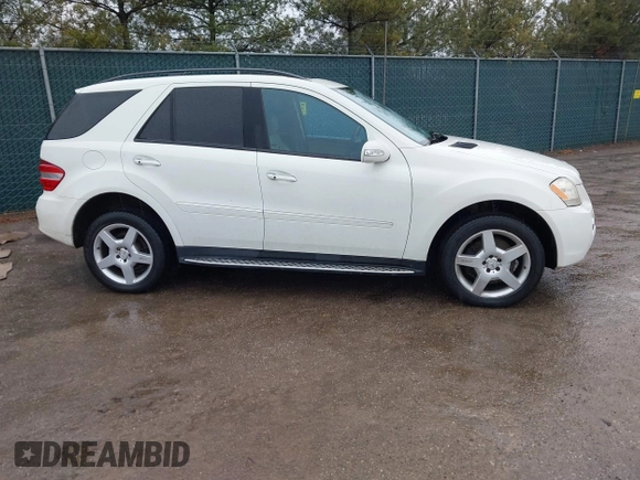 2008 Mercedes-Benz M 550 with VIN 4JGBB72E28A321236, listed as a IAAI auction lot 41720074 with 193,503 mi miles and . Bid and sale history available at carsss.com. Image 13.