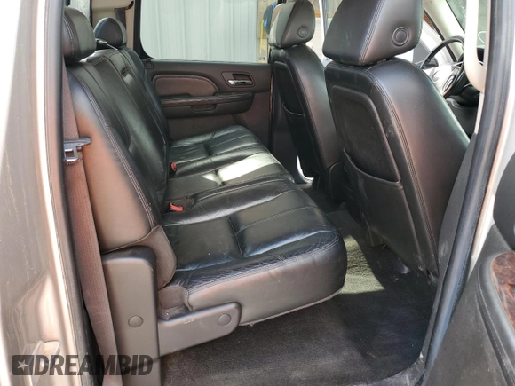 2008 GMC Sierra Denali z VIN 2GTEK638781163345, wystawiony jako Copart lot #55647755 z przebiegiem 132 428 mil mil oraz Szkody całkowita. Historia ofert i sprzedaży dostępna na DreamBid. Obrazek 10.