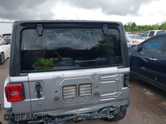 2018 Jeep Wrangler Unlimited Rubicon with VIN 1C4HJXFG4JW174603, listed as a IAAI auction lot 42202302 with 120,229 mi miles and . Bid and sale history available at DreamBid. Image 17.