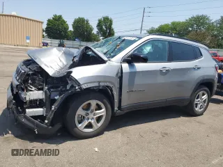 2024 Jeep Compass Latitude z VIN 3C4NJDBN0RT596696, wystawiony jako Copart lot #60412135 z przebiegiem Nie podano mil oraz Czysty tytuł • Clean title. Historia ofert i sprzedaży dostępna na DreamBid. Obrazek 1.