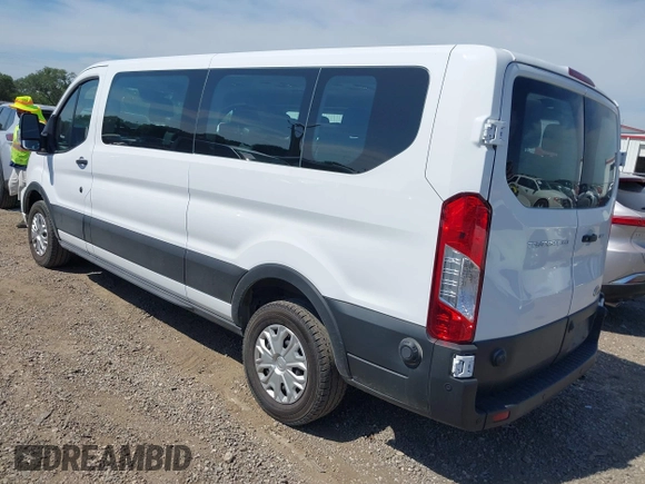 2024 Ford Transit Passenger XL z VIN 1FBAX2Y86RKA08969, wystawiony jako IAAI lot #42265593 z przebiegiem 27 690 mil mil oraz . Historia ofert i sprzedaży dostępna na DreamBid. Obrazek 3.