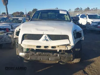 2006 Mitsubishi Raider Duro Cross with VIN 1Z7HC38K36S576409, listed as a IAAI auction lot 41410982 with 152,476 mi miles. Bid and sale history available at carsss.com. Image 12.