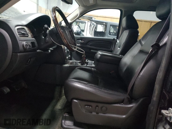 2013 GMC Yukon Denali z VIN 1GKS2EEFXDR200614, wystawiony jako Copart lot #54401155 z przebiegiem 178 481 mil mil oraz Czysty tytuł • Clean title. Historia ofert i sprzedaży dostępna na DreamBid. Obrazek 7.