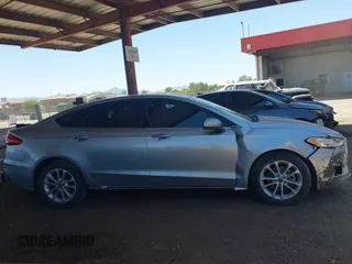 2020 Ford Fusion SE с VIN 3FA6P0HD6LR226325, выставлен на аукционе IAAI как лот 42301302 с пробегом 98 189 миль миль и . История ставок и продаж доступна на DreamBid. Изображение 13.