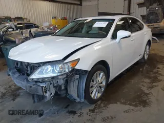 2013 Lexus ES 300h Hybrid with VIN JTHBW1GG4D2036539, listed as a IAAI auction lot 42121701 with 157,855 mi miles. Bid and sale history available at carsss.com. Image 18.