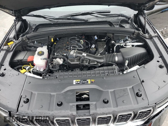 2025 Jeep Grand Cherokee Laredo with VIN 1C4RJHAG1SC278728, listed as a Copart auction lot 45920395 with 3,850 mi miles and Salvage Title. Bid and sale history available at DreamBid. Image 12.