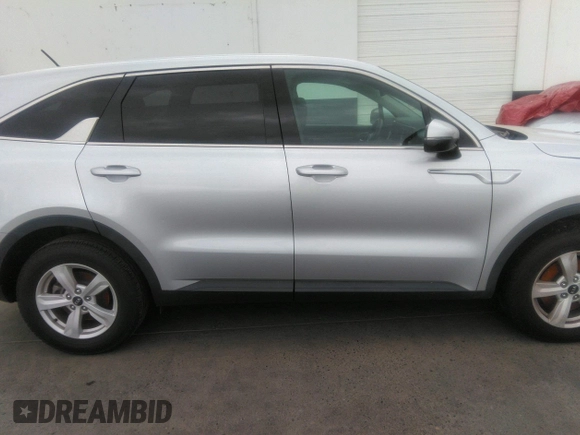 2021 Kia Sorento LX with VIN 5XYRG4LC3MG052013, listed as a IAAI auction lot 41219176 with 86,428 mi miles. Bid and sale history available at carsss.com. Image 13.