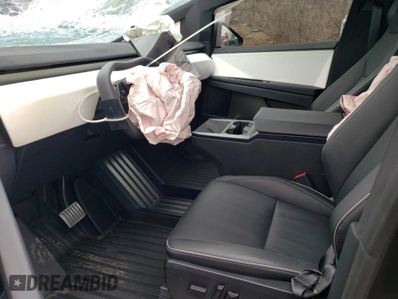 2024 Tesla Cybertruck Cyberbeast z VIN 7G2CEHEE3RA013268, wystawiony jako Copart lot #58946395 z przebiegiem 4869 mil mil oraz Szkody całkowita. Historia ofert i sprzedaży dostępna na DreamBid. Obrazek 7.