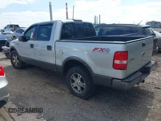 2006 Ford F-150 XLT z VIN 1FTPW14556KB61370, wystawiony jako IAAI lot #42022773 z przebiegiem 214 549 mil mil oraz . Historia ofert i sprzedaży dostępna na DreamBid. Obrazek 3.