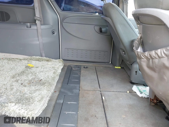 2005 Dodge Caravan SXT with VIN 2D4GP44L15R224531, listed as a IAAI auction lot 41590755 with 141,214 mi miles and . Bid and sale history available at DreamBid. Image 8.