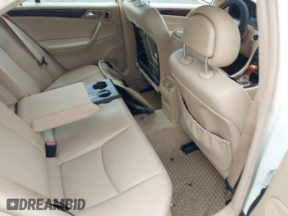 2003 Mercedes-Benz C 240 z VIN WDBRF61J63F390375, wystawiony jako IAAI lot #42207848 z przebiegiem Nie podano mil oraz . Historia ofert i sprzedaży dostępna na DreamBid. Obrazek 8.