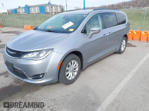 2017 Chrysler Pacifica Touring L z VIN 2C4RC1BG2HR503660, wystawiony jako IAAI lot #41856205 z przebiegiem 78 913 mil mil oraz . Historia ofert i sprzedaży dostępna na DreamBid. Obrazek 19.