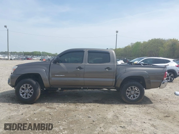 2015 Toyota Tacoma PreRunner z VIN 5TFJX4GN7FX043923, wystawiony jako IAAI lot #41930476 z przebiegiem 151 399 mil mil oraz . Historia ofert i sprzedaży dostępna na DreamBid. Obrazek 14.