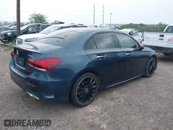 2022 Mercedes-Benz A 220 z VIN W1K3G4EBXNJ333694, wystawiony jako IAAI lot #41932394 z przebiegiem Nie podano mil oraz . Historia ofert i sprzedaży dostępna na DreamBid. Obrazek 4.