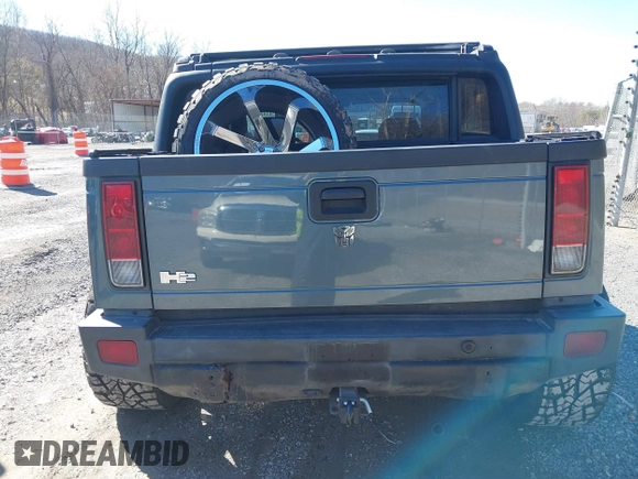 2005 Hummer H2 SUT with VIN 5GRGN22U85H107090, listed as a IAAI auction lot 41514241 with 202,119 mi miles. Bid and sale history available at carsss.com. Image 17.
