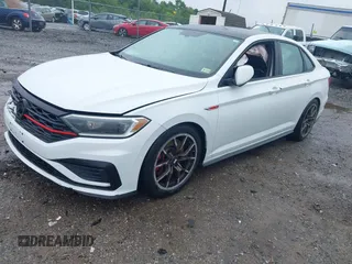 2020 Volkswagen Jetta GLI S z VIN 3VW5T7BU9LM091404, wystawiony jako IAAI lot #42300830 z przebiegiem 46 851 mil mil oraz . Historia ofert i sprzedaży dostępna na DreamBid. Obrazek 2.