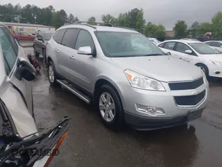 2011 Chevrolet Traverse 1LT z VIN 1GNKRGEDXBJ179445, wystawiony jako IAAI lot #42261486 z przebiegiem 125 064 mil mil oraz . Historia ofert i sprzedaży dostępna na DreamBid. Obrazek 1.
