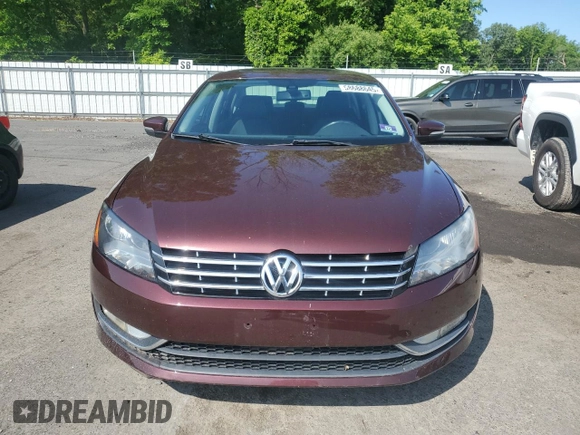 2014 Volkswagen Passat SE z VIN 1VWBN7A30EC084173, wystawiony jako Copart lot #58688645 z przebiegiem 141 726 mil mil oraz Szkoda całkowita • Salvage title. Historia ofert i sprzedaży dostępna na DreamBid. Obrazek 5.