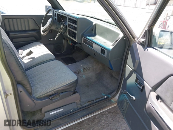 1990 Dodge Dakota z VIN 1B7GL23X0LS642396, wystawiony jako IAAI lot #42359220 z przebiegiem 177 562 mil mil oraz . Historia ofert i sprzedaży dostępna na DreamBid. Obrazek 5.