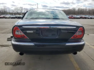 2007 Jaguar XJ Vanden Plas z VIN SAJWA82B67SH13461, wystawiony jako Copart lot #49654865 z przebiegiem 151 298 mil mil oraz Szkody całkowita. Historia ofert i sprzedaży dostępna na DreamBid. Obrazek 6.