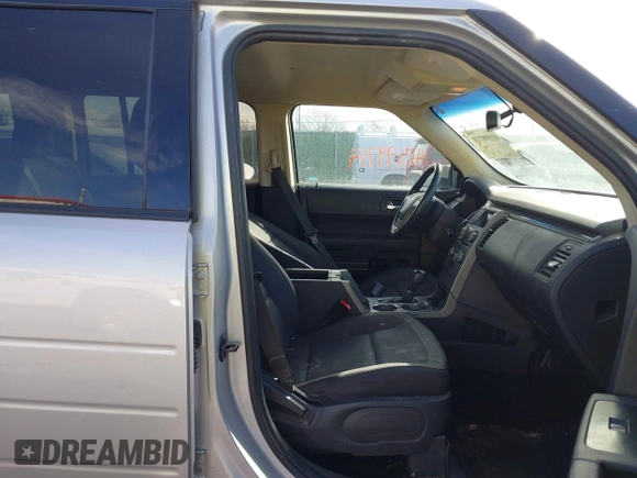 2016 Ford Flex SE z VIN 2FMGK5B8XGBA23900, wystawiony jako IAAI lot #41599714 z przebiegiem 102 961 mil mil oraz . Historia ofert i sprzedaży dostępna na DreamBid. Obrazek 5.