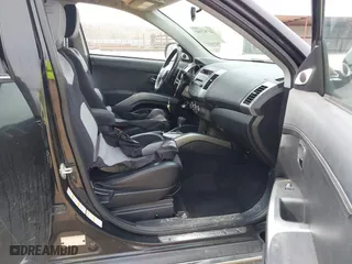 2010 Mitsubishi Outlander GT with VIN JA4JT5AX3AZ008590, listed as a IAAI auction lot 41762160 with 176,906 mi miles. Bid and sale history available at carsss.com. Image 5.