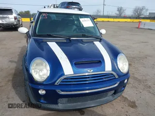 2003 MINI Hardtop S z VIN WMWRE33433TD72153, wystawiony jako IAAI lot #41601153 z przebiegiem 185 286 mil mil oraz . Historia ofert i sprzedaży dostępna na DreamBid. Obrazek 12.