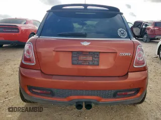 2013 MINI Hardtop S with VIN WMWSV3C55DT392526, listed as a Copart auction lot 62220765 with 152,585 mi miles and Clean title. Bid and sale history available at DreamBid. Image 6.