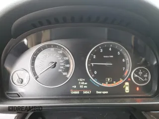 2013 BMW 5 Series 528i xDrive z VIN WBAXH5C57DD106985, wystawiony jako Copart lot #53888225 z przebiegiem 134 685 mil mil oraz Szkoda całkowita • Salvage title. Historia ofert i sprzedaży dostępna na DreamBid. Obrazek 9.