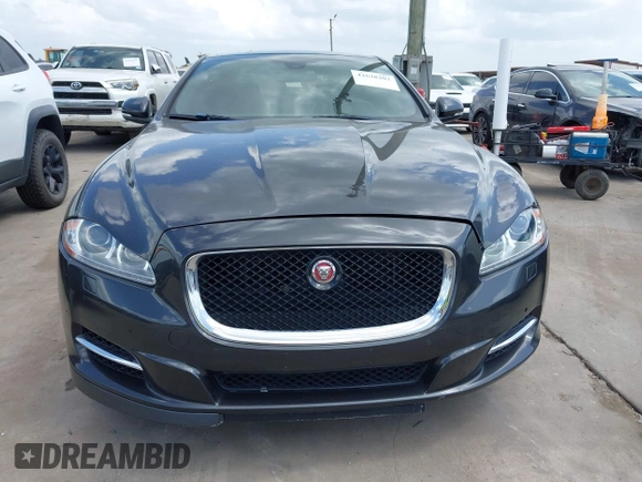 2015 Jaguar XJ с VIN SAJWA3HT3FMV86221, выставлен на аукционе IAAI как лот 42628203 с пробегом 125 951 миль миль и . История ставок и продаж доступна на DreamBid. Изображение 12.