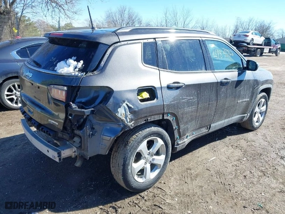 2018 Jeep Compass Latitude with VIN 3C4NJCBB5JT461492, listed as a IAAI auction lot 41833562 with 89,246 mi miles. Bid and sale history available at carsss.com. Image 4.
