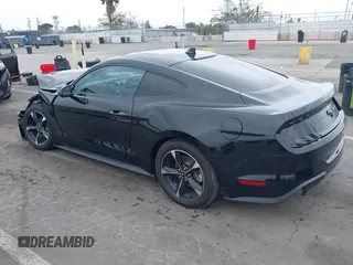 2021 Ford Mustang EcoBoost z VIN 1FA6P8TH7M5115490, wystawiony jako IAAI lot #42428724 z przebiegiem 47 417 mil mil oraz . Historia ofert i sprzedaży dostępna na DreamBid. Obrazek 3.