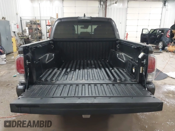 2021 Toyota Tacoma SR z VIN 5TFCZ5AN1MX268854, wystawiony jako IAAI lot #41608266 z przebiegiem 45 823 mil mil oraz . Historia ofert i sprzedaży dostępna na DreamBid. Obrazek 17.