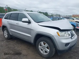 2011 Jeep Grand Cherokee Laredo z VIN 1J4RR4GG5BC510489, wystawiony jako IAAI lot #42290674 z przebiegiem 135 085 mil mil oraz . Historia ofert i sprzedaży dostępna na DreamBid. Obrazek 1.