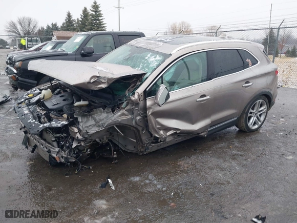 2019 Lincoln MKC Reserve with VIN 5LMCJ3D97KUL52422, listed as a IAAI auction lot 41679002 with 49,968 mi miles. Bid and sale history available at carsss.com. Image 17.