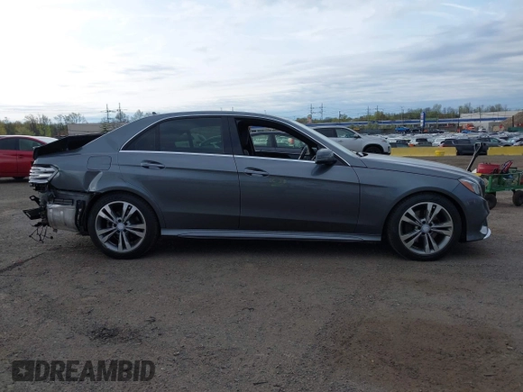 2016 Mercedes-Benz E-Class E 350 Luxury with VIN WDDHF8JB2GB237075, listed as a IAAI auction lot 42047087 with 66,298 mi miles. Bid and sale history available at carsss.com. Image 13.