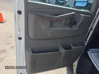 2021 Chevrolet Express Cargo z VIN 1GCWGAFPXM1166123, wystawiony jako IAAI lot #42566386 z przebiegiem 112 553 mil mil oraz . Historia ofert i sprzedaży dostępna na DreamBid. Obrazek 21.